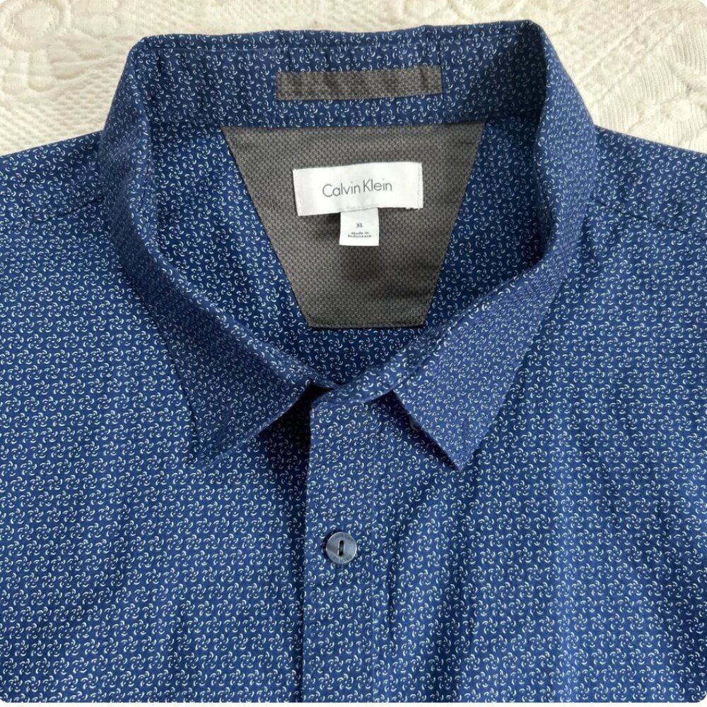 Calvin Klein blue short sleeve button down shirt XL